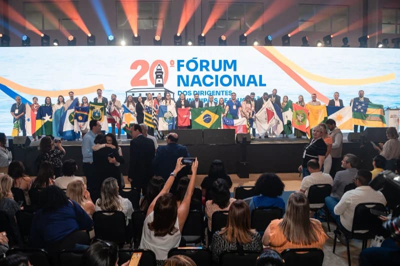 Nova diretoria da Undime é empossada no 20º Fórum Nacional, em Salvador